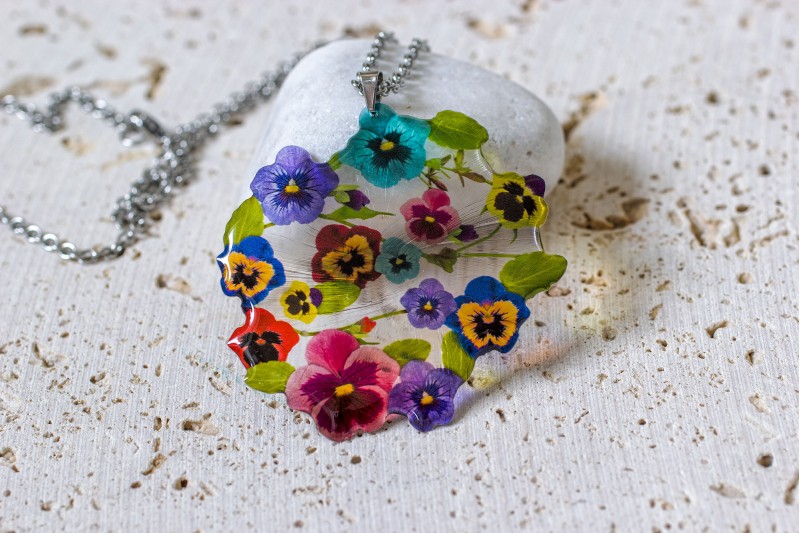 Pansy bouquet necklace 